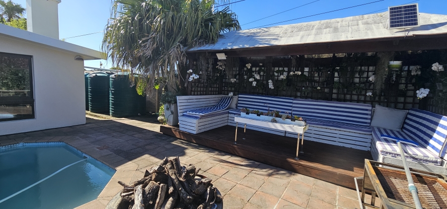 6 Bedroom Property for Sale in Gonubie Eastern Cape